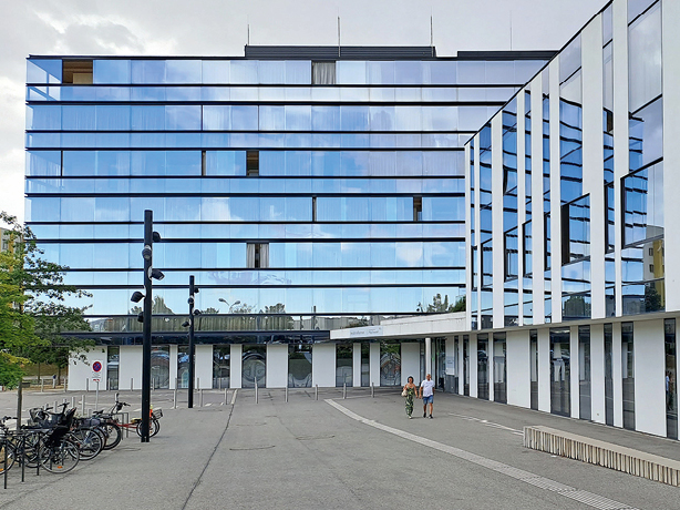 Centrum Geriatryczne Donaustadt, Wiedeń;  proj. Delugan Meissl Associated Architects (2014); fot. Rafał Strojny