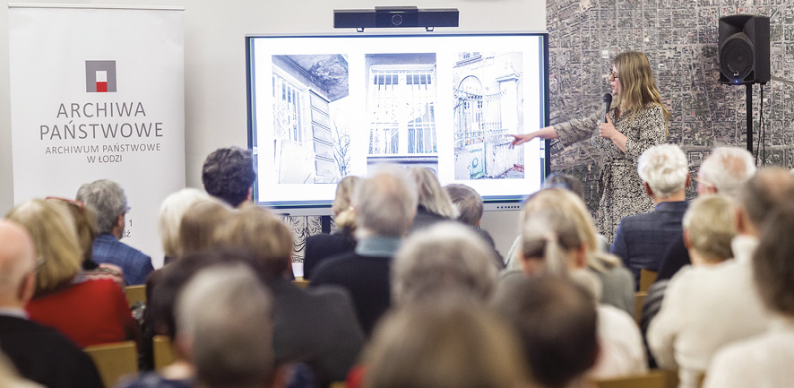 Jedno z wystąpień podczas konferencji, na zdjęciu Maria Nowakowska, która opowiedziała o detalu architektonicznym w wybranych realizacjach; fot. Mateusz Witek