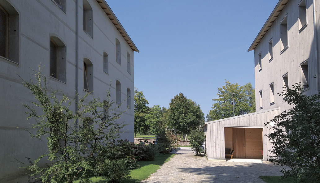 Obiekty zostały zrealizowane przez koncern B&O Gruppe na terenie konceptualnego, zeroenergetycznego miasta Mietraching na obrzeżach bawarskiego Bad Aibling; fot. Jacek Dybol