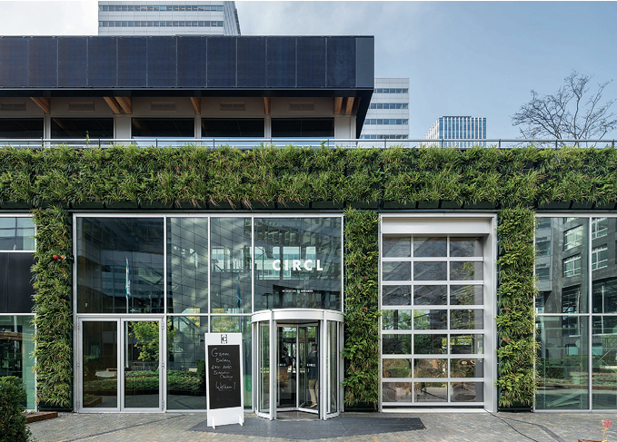 Zielona fasada pawilonu Circl; proj. de Architekten Cie.; fot. Ossip van Duivenbode