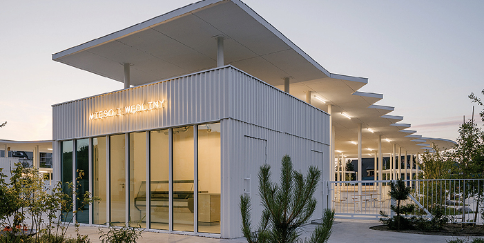 Targ Błonie;  proj. Pracownia Architektoniczna  Aleksandry Wasilkowskiej; fot. Nate Cook