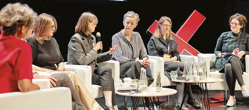 Debata „Współudział”, od lewej: Bogna Świątkowska, Agata Twardoch, Marta Szczepańska, Monika Arczyńska, Zofia Piotrowska, Aleksandra Wasilkowska (moderacja).