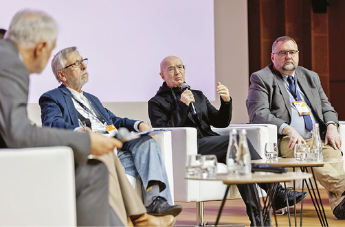 Debata „Przestrzeń”, od lewej: Piotr Fokczyński (moderacja), Tadeusz Markowski, Bolesław Stelmach, Piotr Lorens.