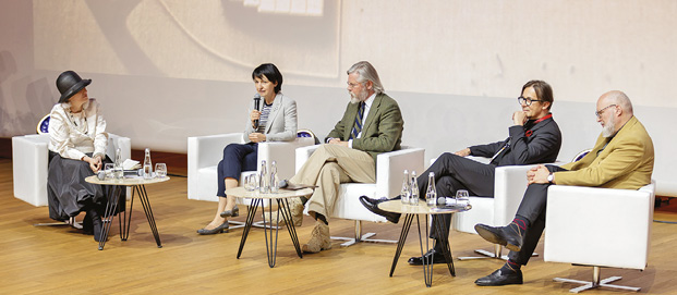 Debata „Architektura ambasadorem Polski na świecie”, od lewej: Marta A. Urbańska (moderacja), Henryka Mościcka-Dendys, Paweł Potoroczyn, Tomasz Konior, Kazimierz Butelski.