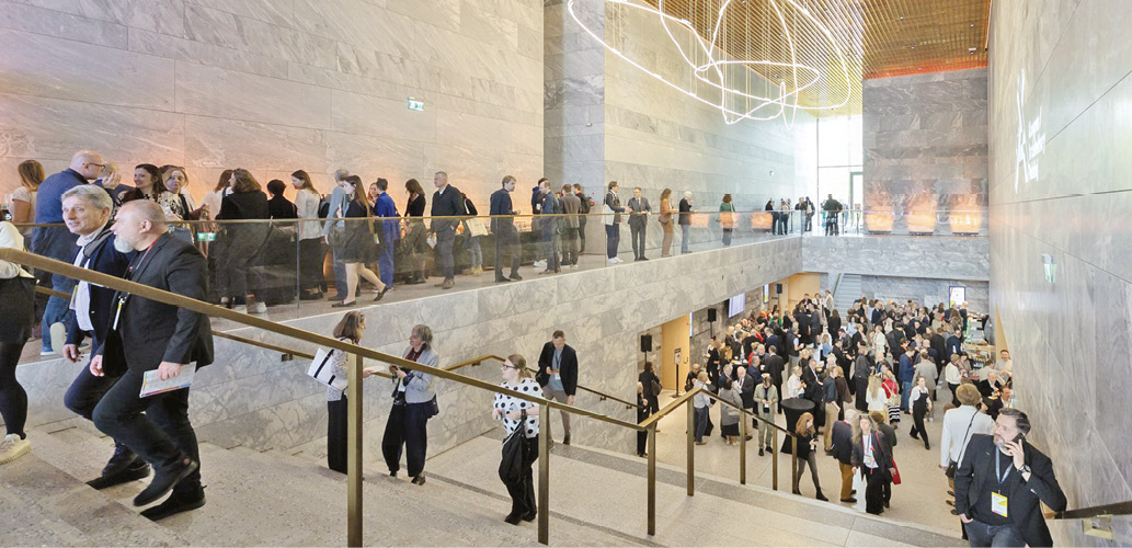 Przerwa kawowa w foyer.
