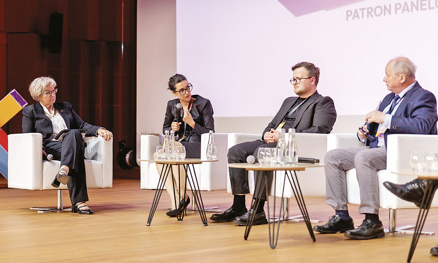 Debata „Tożsamość, ochrona, nowe życie”, od lewej: Anna Kościuk (moderacja), Katarzyna Zalasińska, Piotr Grochowski, Paweł Filipowicz.