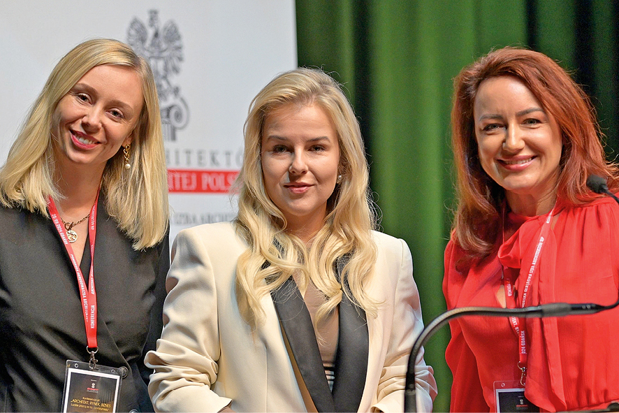 Aneta Niedziałek, Kamila Kalińczak (prowadząca konferencję) i Anna Król; fot. Krzysztof Krzempek